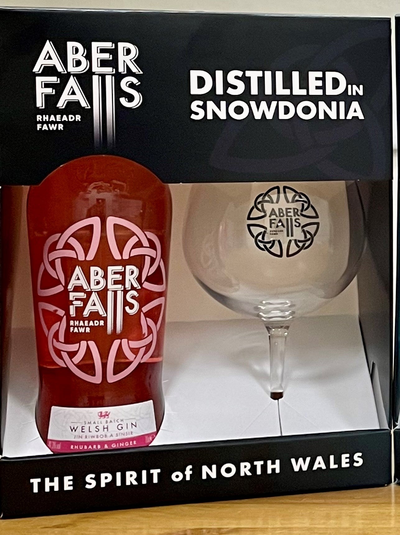 Aber Falls Rhubarb and Ginger Gin and Balloon Glass Gift Box